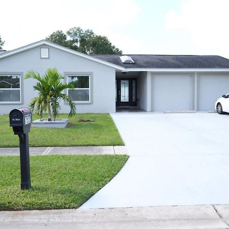 Hosting 1 Villa Tampa Exterior photo
