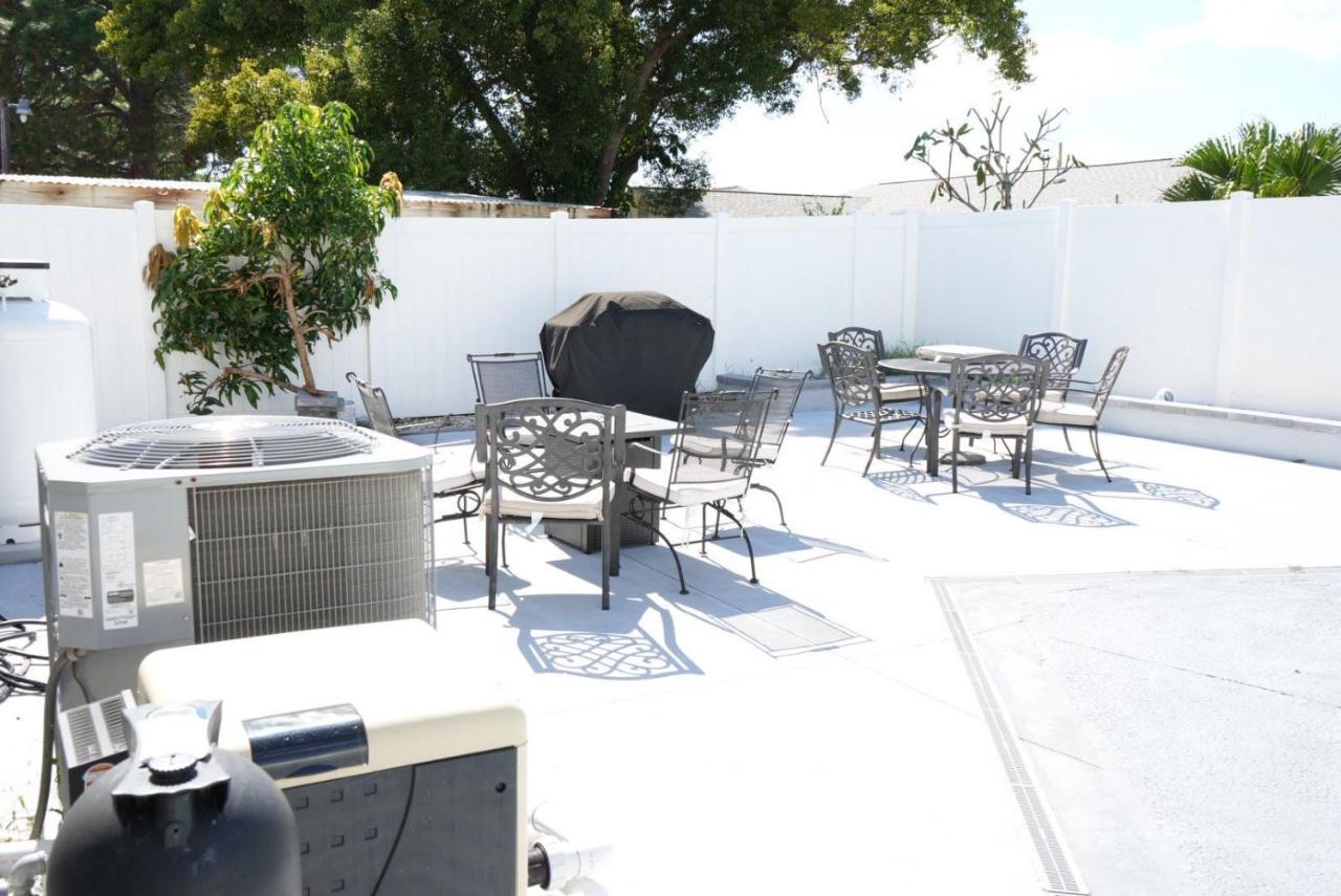 Hosting 1 Villa Tampa Exterior photo