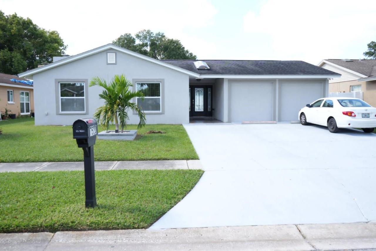 Hosting 1 Villa Tampa Exterior photo